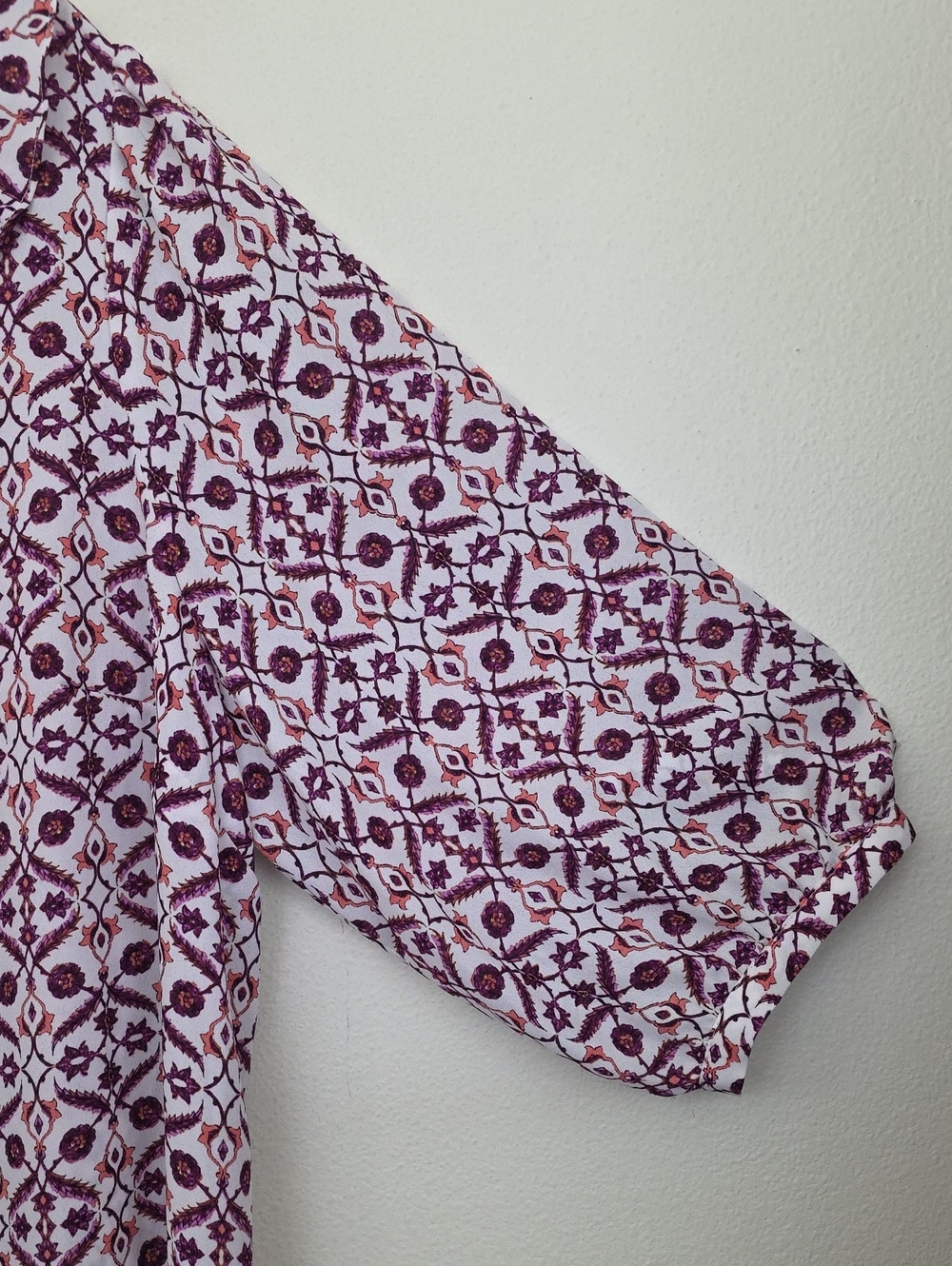 Liz Claiborne Floral Top White, Wine, Orange, Pink & White Pullover V-Neck XXL - Picture 6 of 12